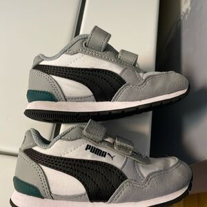 Lightly worn puma sneakers